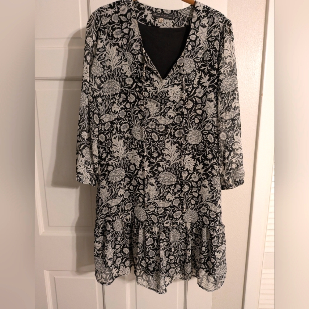 Rose & Olive Black and White Floral Dress- SZ Small